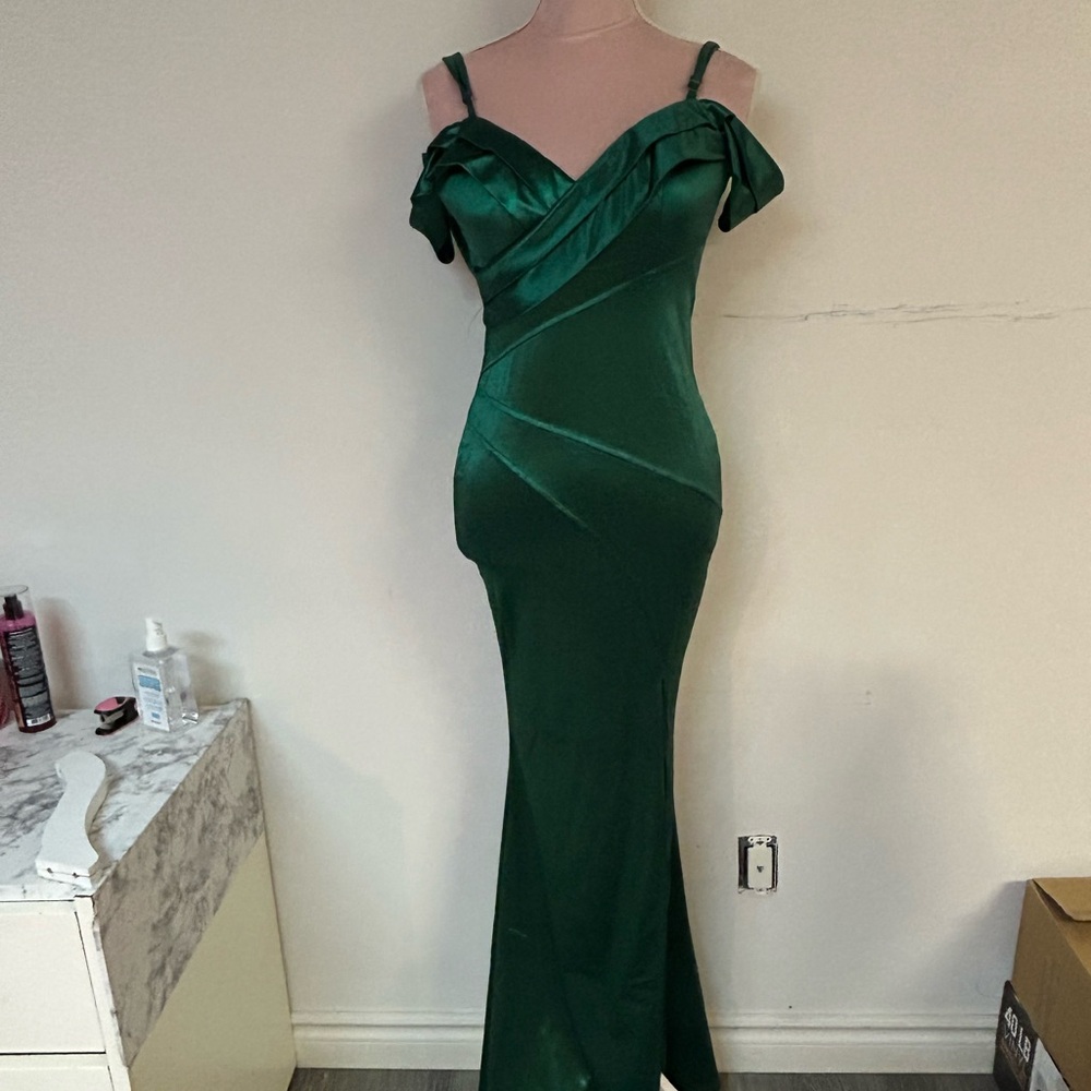 Elegant Green Off-Shoulder Dress